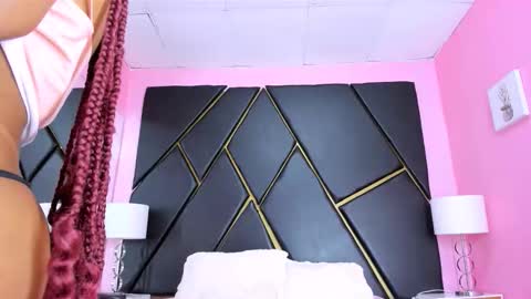 Snapshot of nahomi_tyler chatting on October 25, 2:35 pm Nahomy online show from October 25, 2:35 pm