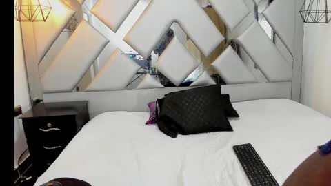 Nahomi  online show from November 14, 10:43 pm