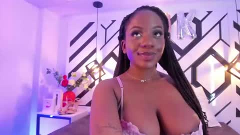 Nahomi online show from February 11, 1:45 pm