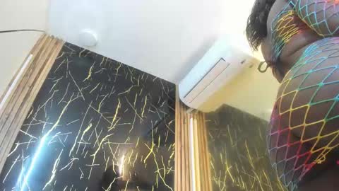 nahomy_smith23_aws online show from October 7, 10:25 pm