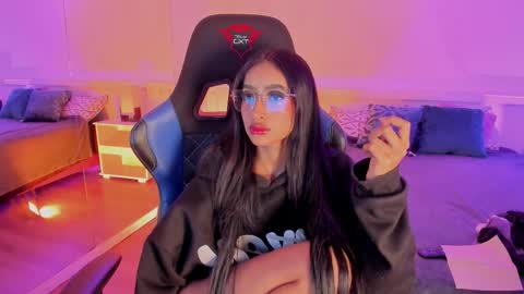 Nahomy  online show from January 14, 11:37 am