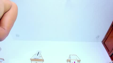 Nahomy online show from October 3, 9:20 pm