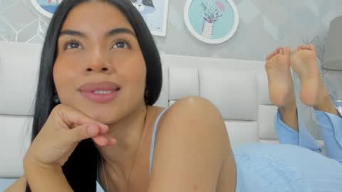 naia_cox online show from June 3, 4:02 am
