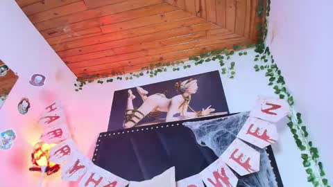 Snapshot of naia_x chatting on October 11, 12:15 am Naia x online show from October 11, 12:15 am