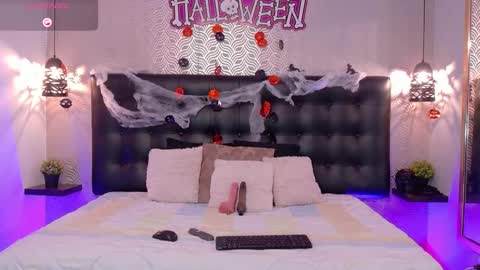 Snapshot of naiaramasson_ chatting on October 28, 12:22 pm naiaramasson_ online show from October 28, 12:22 pm