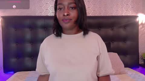 Snapshot of naiaramasson_ chatting on September 29, 12:21 pm naiaramasson_ online show from September 29, 12:21 pm