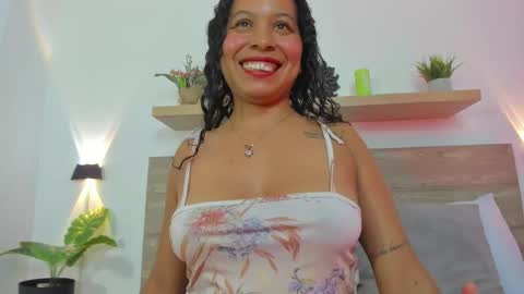 N A I L A online show from September 9, 7:24 pm