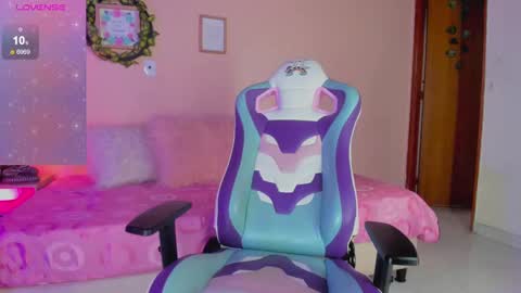 Nalia Adams online show from March 4, 1:06 pm