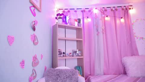 Nalia Adams online show from September 17, 2:48 pm