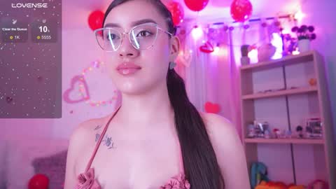 Nalia Adams online show from September 19, 2:49 pm