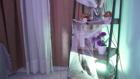 Nalia Adams online show from October 21, 4:00 pm