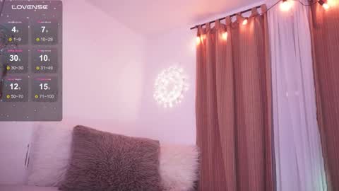 Nalia Adams online show from October 1, 2:00 pm