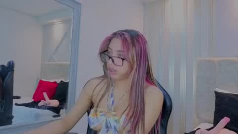 nami_sweet_ online show from October 10, 10:42 am