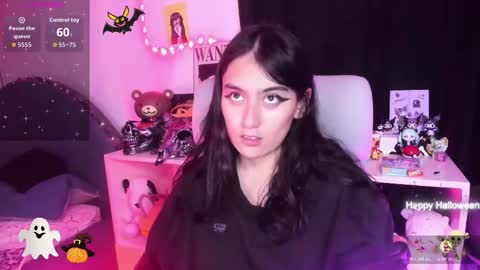 nami_white online show from November 1, 11:31 pm