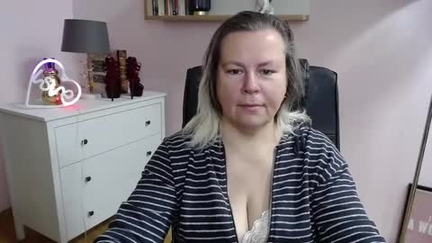 Nancy online show from December 31, 5:44 am