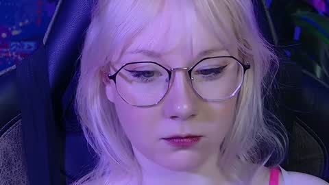 nancymartinez online show from December 14, 12:01 am