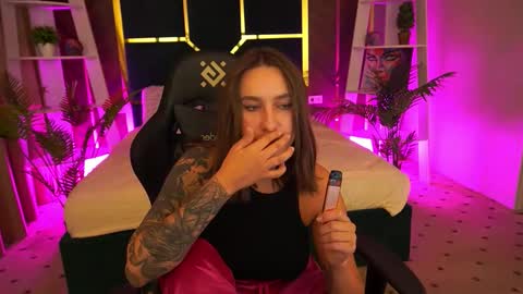 Nana online show from October 3, 1:49 pm