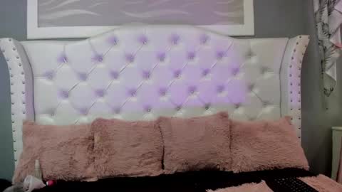 Snapshot of naomi_cooper__ chatting on September 12, 2:24 pm naomi online show from September 12, 2:24 pm