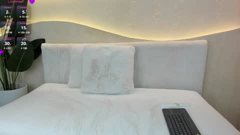 Naomi  online show from December 27, 7:24 pm