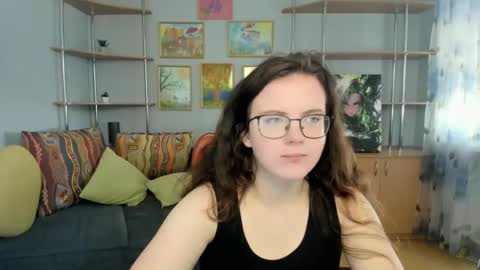 naomi_di online show from June 2, 6:25 am