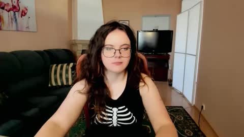 naomi_di online show from June 11, 7:38 am