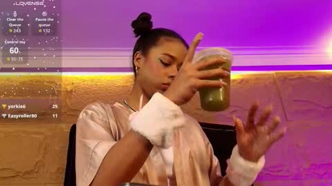 Naomi online show from October 24, 10:28 pm