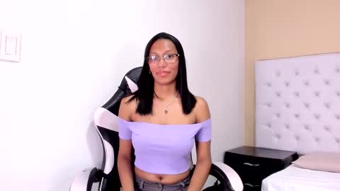 naomi_keen online show from September 28, 3:24 am