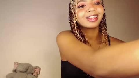 Snapshot of naomi_rider77 chatting on November 2, 9:45 am mara Jos online show from November 2, 9:45 am