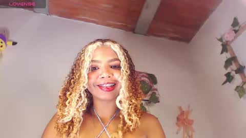 Snapshot of naomi_rider77 chatting on October 9, 6:17 am mara Jos online show from October 9, 6:17 am