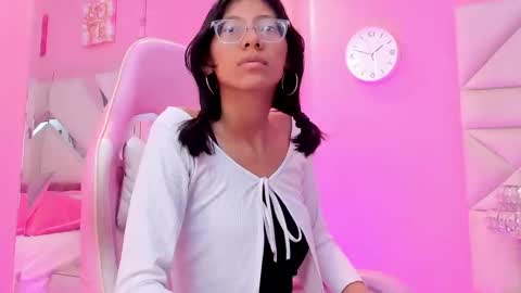 Snapshot of naomi_sara chatting on September 8, 8:41 pm naomi_sara online show from September 8, 8:41 pm