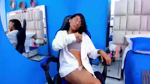 Snapshot of naomi_sara chatting on September 15, 8:27 pm naomi_sara online show from September 15, 8:27 pm