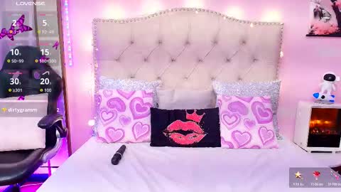 naomi_star8 online show from October 4, 8:46 pm