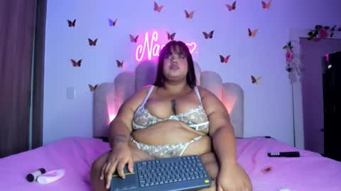 Snapshot of naomiasha_ chatting on October 14, 2:36 am online show from October 14, 2:36 am