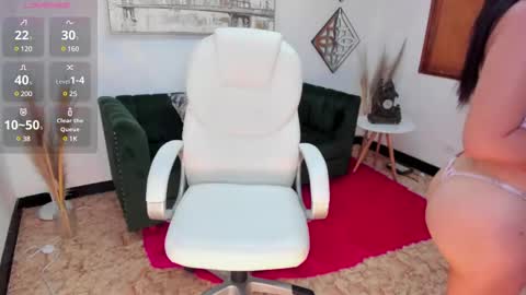 Snapshot of naomii_campbell_ chatting on March 4, 1:28 pm Naomi Campbell online show from March 4, 1:28 pm