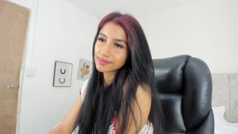 naomiiii   online show from December 12, 2:15 am