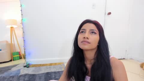 naomiiii   online show from January 10, 1:21 am