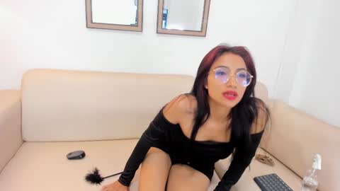 naomiiii   online show from March 7, 1:20 am