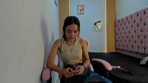 naomis_35 online show from October 9, 8:13 pm