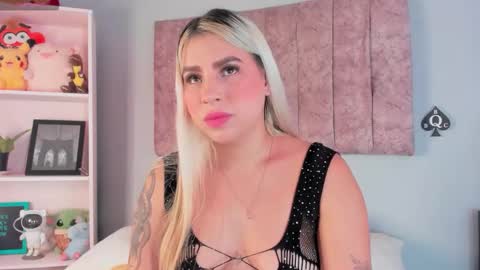 Laura  online show from October 19, 7:05 pm