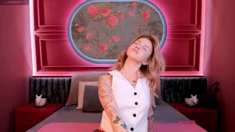 Naomi online show from October 8, 8:02 pm