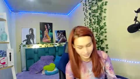 naomy online show from December 4, 7:23 pm