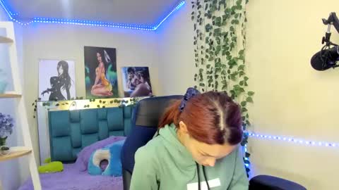 naomy online show from December 14, 7:14 pm