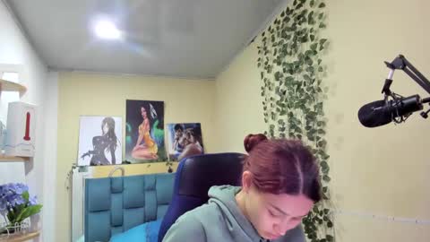 naomy online show from January 4, 7:34 pm