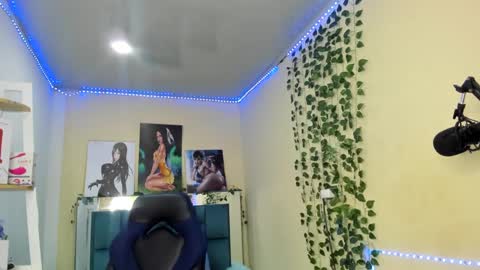 naomy online show from January 17, 10:01 pm