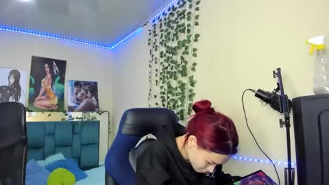 naomy online show from March 1, 7:37 pm