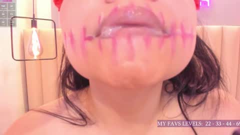 Snapshot of naomymonroe_ chatting on October 31, 10:03 pm Naomy  online show from October 31, 10:03 pm