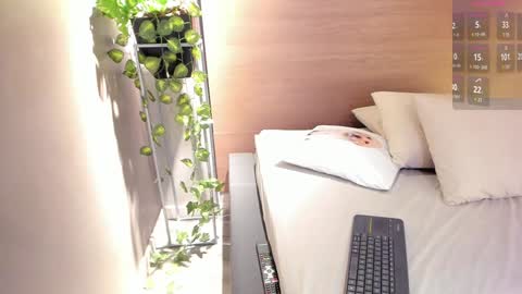 Snapshot of naomymonroe_ chatting on January 27, 9:44 pm Naomy online show from January 27, 9:44 pm