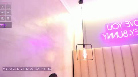 Snapshot of naomymonroe_ chatting on October 8, 9:41 pm Naomy  online show from October 8, 9:41 pm