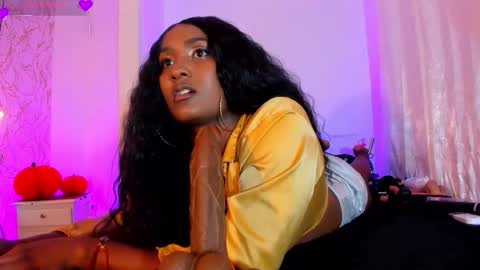 Snapshot of naomyy_cooper chatting on October 28, 9:19 pm Naomy online show from October 28, 9:19 pm