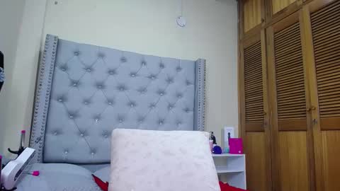 nashajones online show from October 17, 3:15 pm